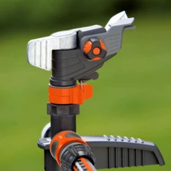 Arroseur Canon Pic Métal Premium Gardena Tête Arrosage Laiton 75-490 M² -Magasin D'Outils De Jardinage arroseur canon sur pic metal premium gardena tete darrosage laiton reglable 75 490m2 2